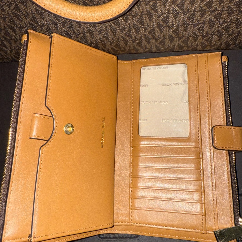 Michael Kors Signature MK Tote & Wallet Set - Picture 6 of 6